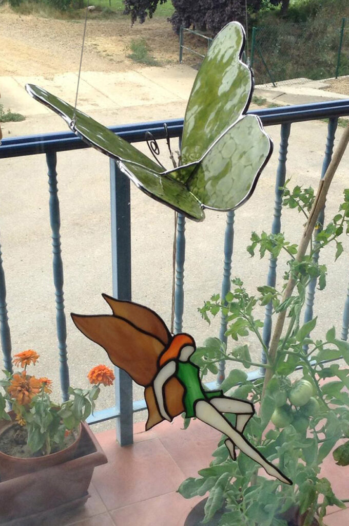 Colgante en vidrio con mariposa y hada